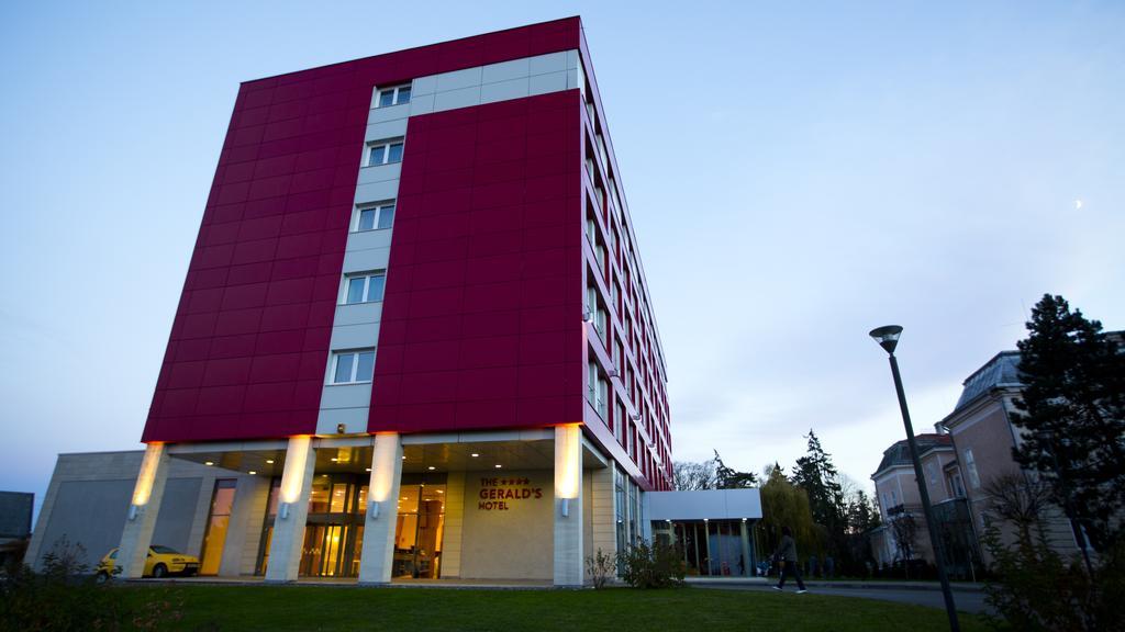 The Gerald'S Hotel Rădăuţi Exterior foto